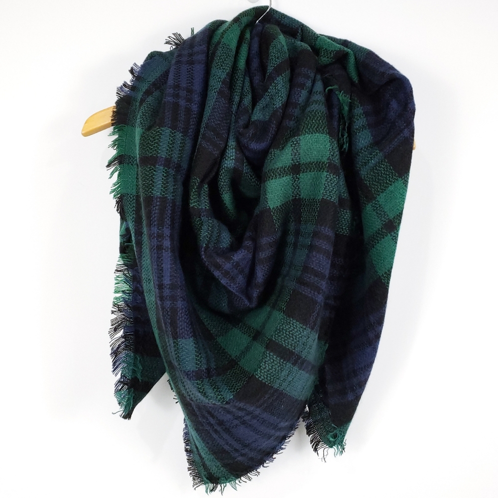 Cozy at Heart Plaid Blanket Scarf (Green)